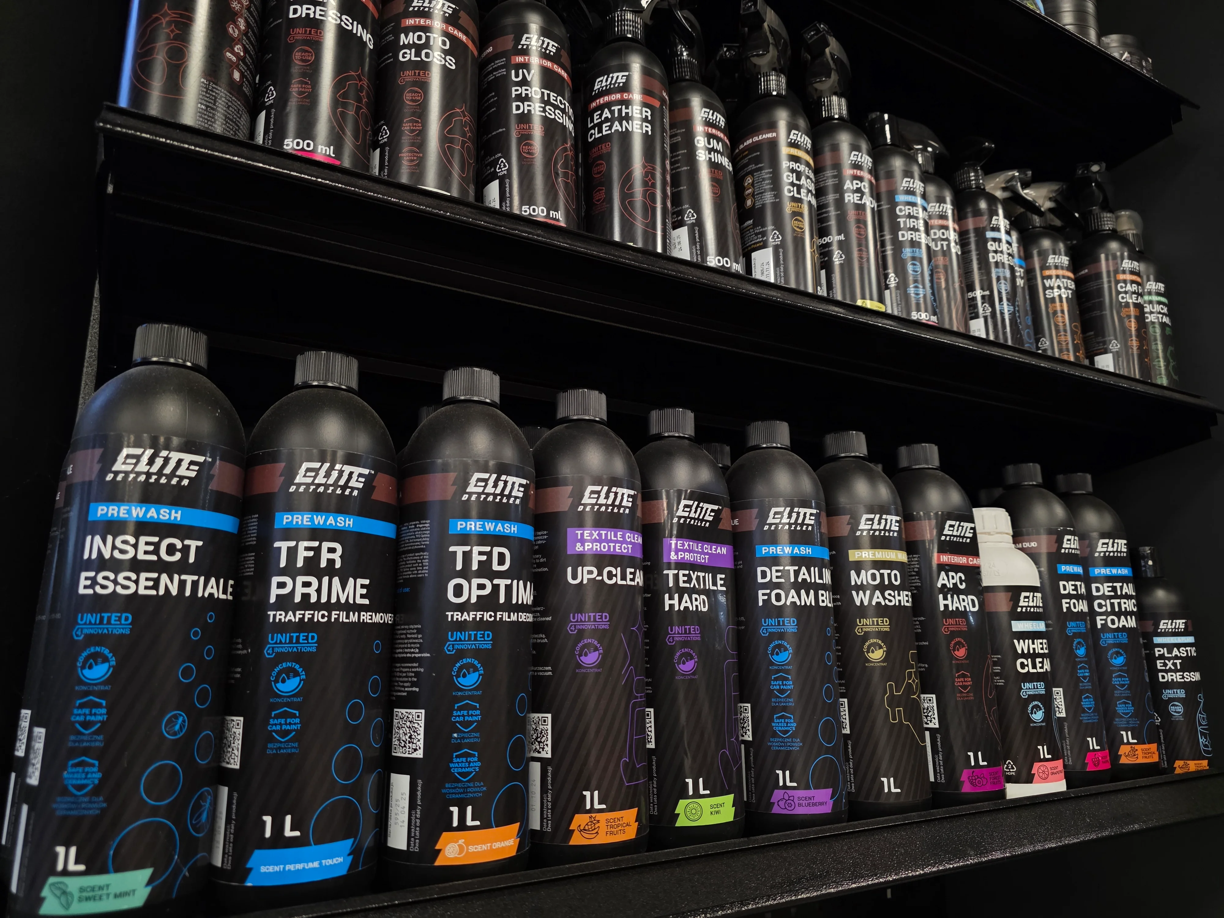 regał z kosmetykami